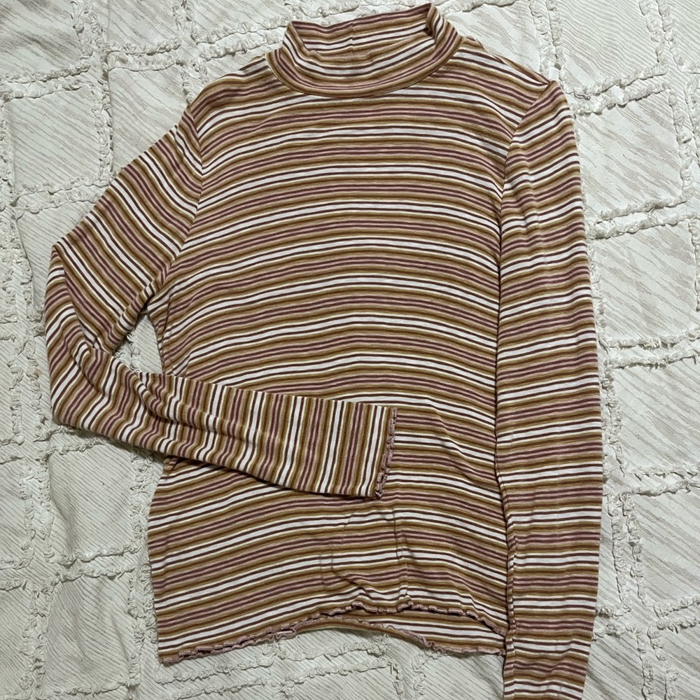 Soft & sexy, crewneck under shirt
